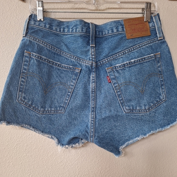 Levi's Premium 501's Womens Distressed Button Fly Denim Shorts Size 28 - Picture 6 of 7